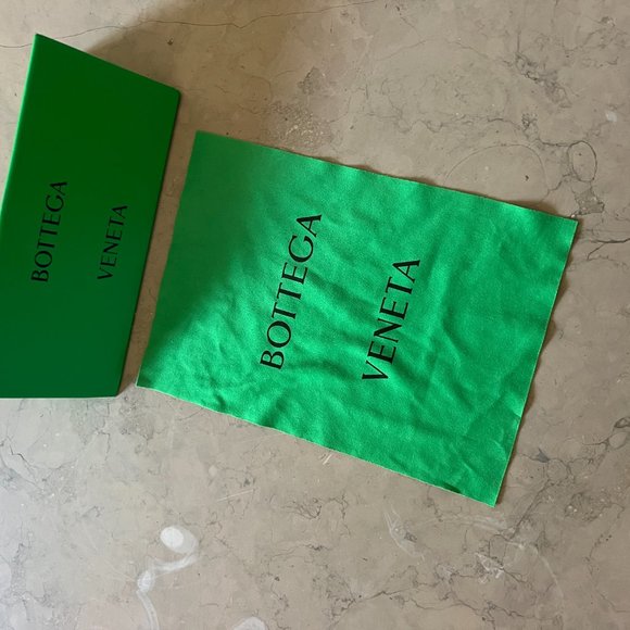 Bottega Veneta Brown Cat-Eye Classic Sunglasses - Picture 11 of 11